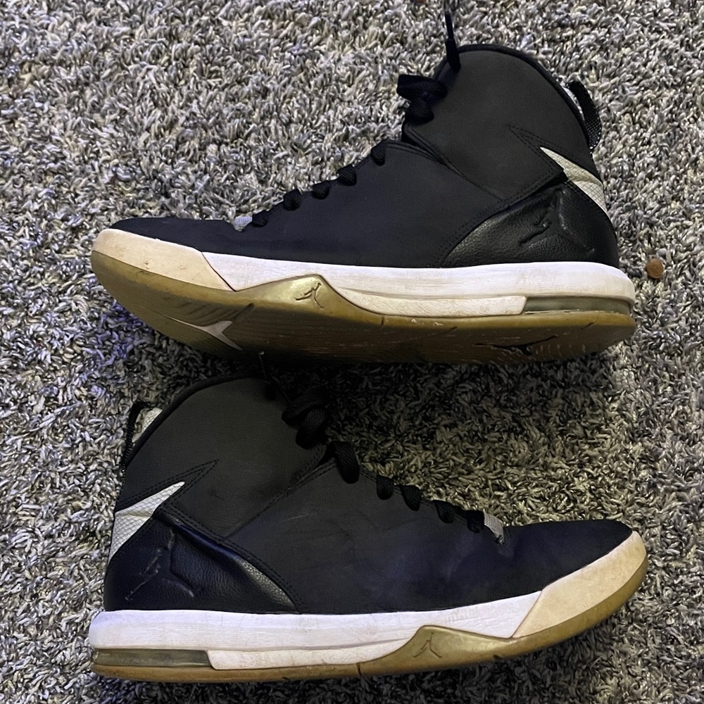 Men’s Nike Air Jordan Imminent Mid-top basketball shoes. (10.5)